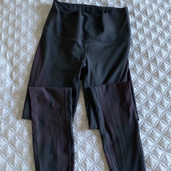 Lululemon full length leggings. EXCELLENT condition. Minimally used. Black/pink - Picture 5 of 8